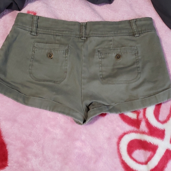 Shorts - Picture 3 of 3